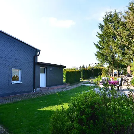 Holiday home In With Pond Neustadt am Rennsteig