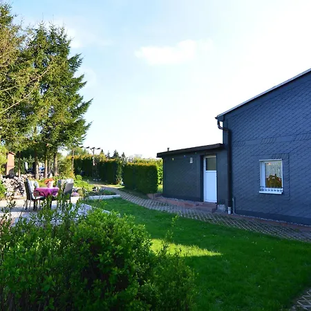 Holiday home In With Pond Neustadt am Rennsteig