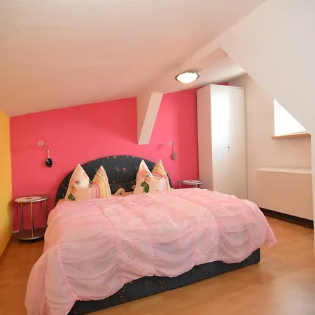 Holiday home In With Pond Neustadt am Rennsteig