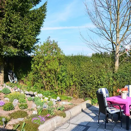 In With Pond Holiday home Neustadt am Rennsteig
